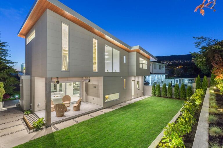 Fiber Cement Siding vs. Vinyl Siding: What Are the Differences?