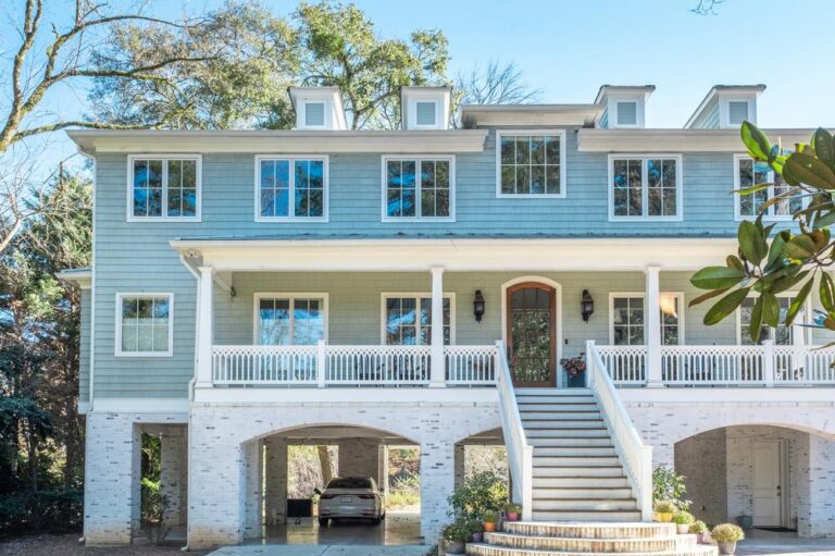 The Pros and Cons of Using a Trendy Exterior House Color