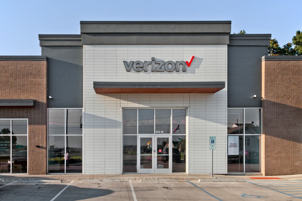 A close-up of a Verizon store utilizing three different textures of Nichiha’s fiber cement cladding.